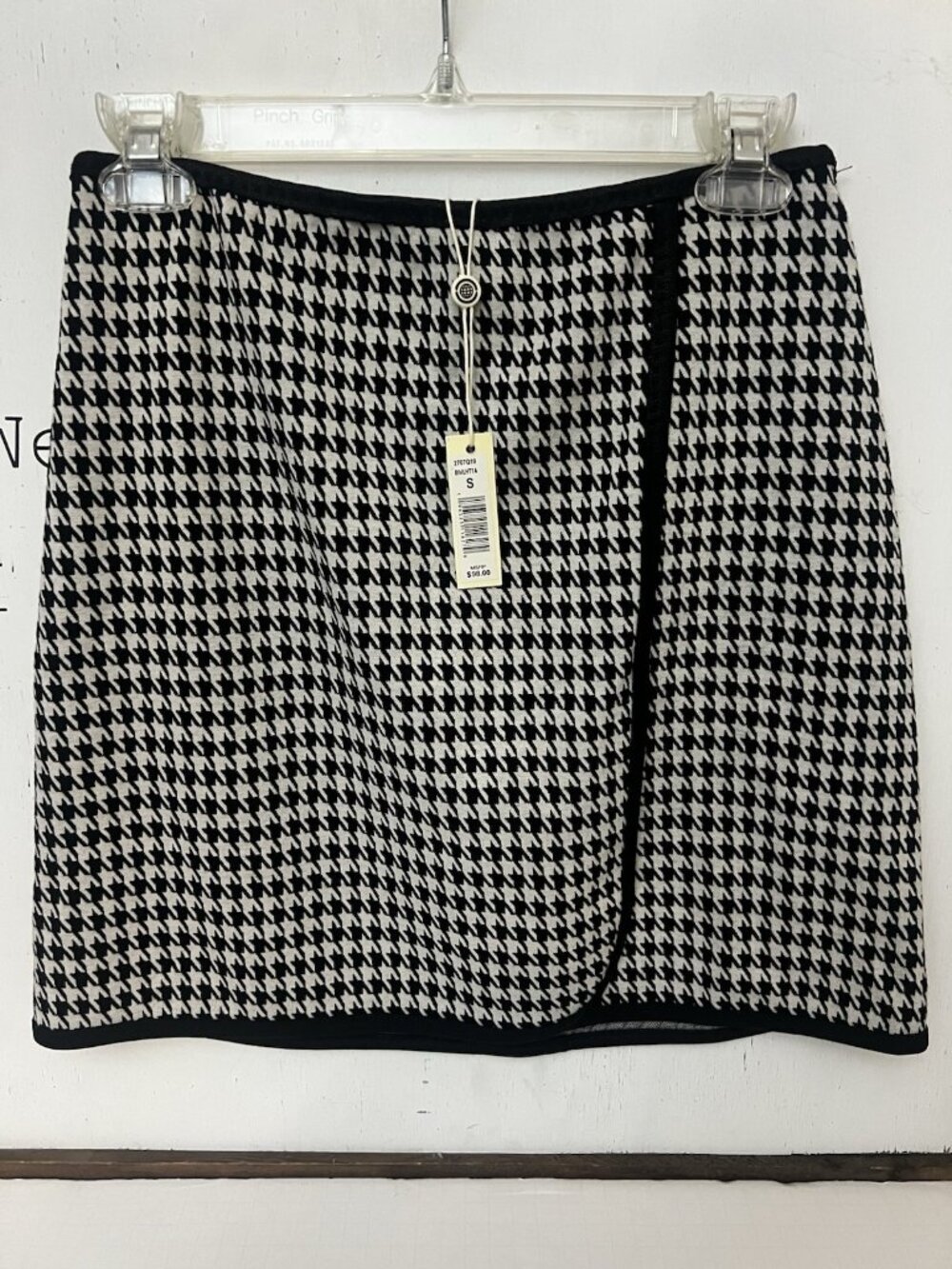 NWT Max Studio London Black White Houndstooth Womens S Mini Wrap Skirt Academia